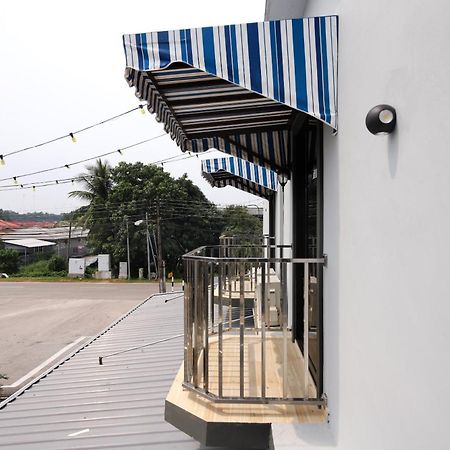 Oyo 778 Bmw 2 Hotel Muar Exterior foto