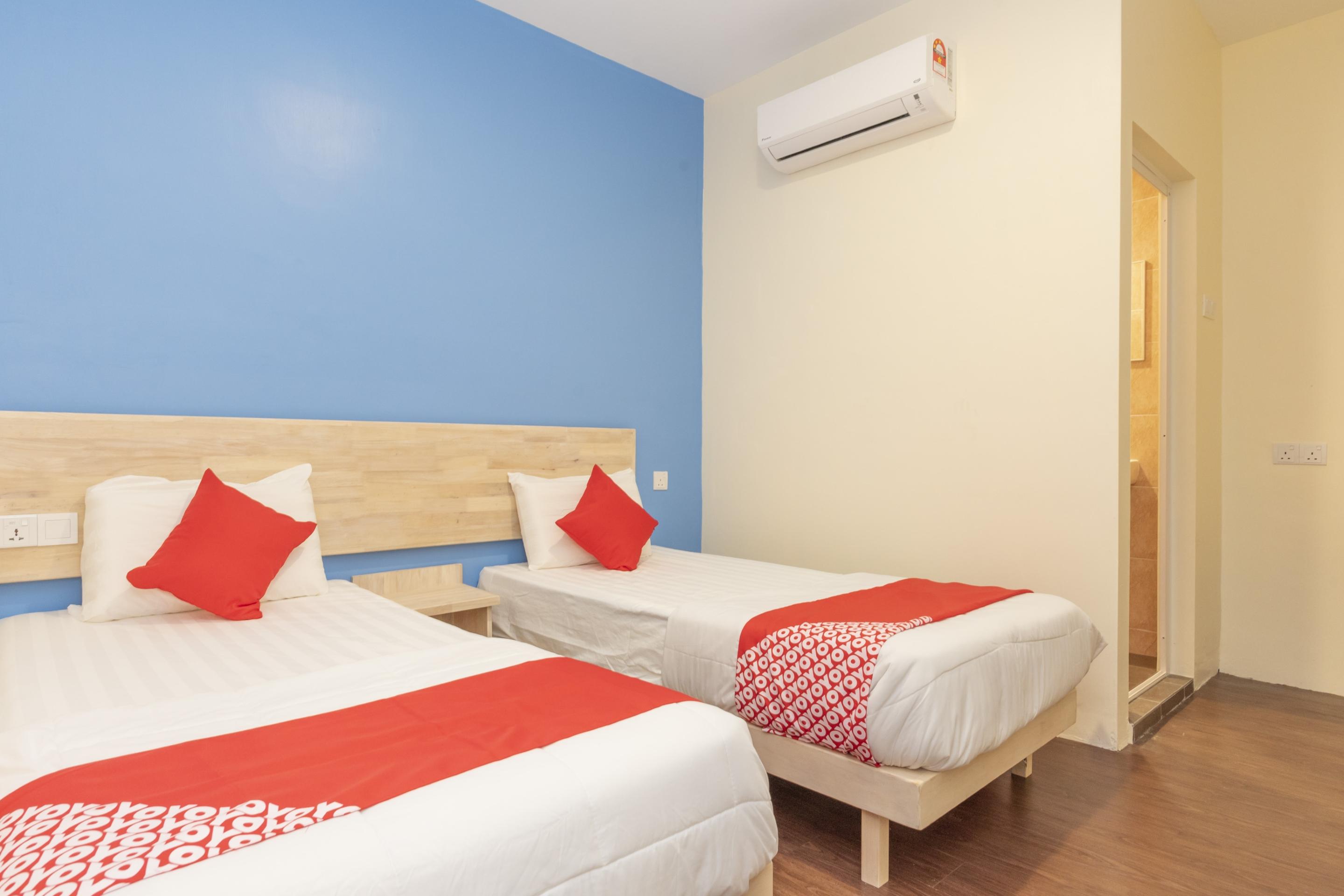 Oyo 778 Bmw 2 Hotel Muar Exterior foto