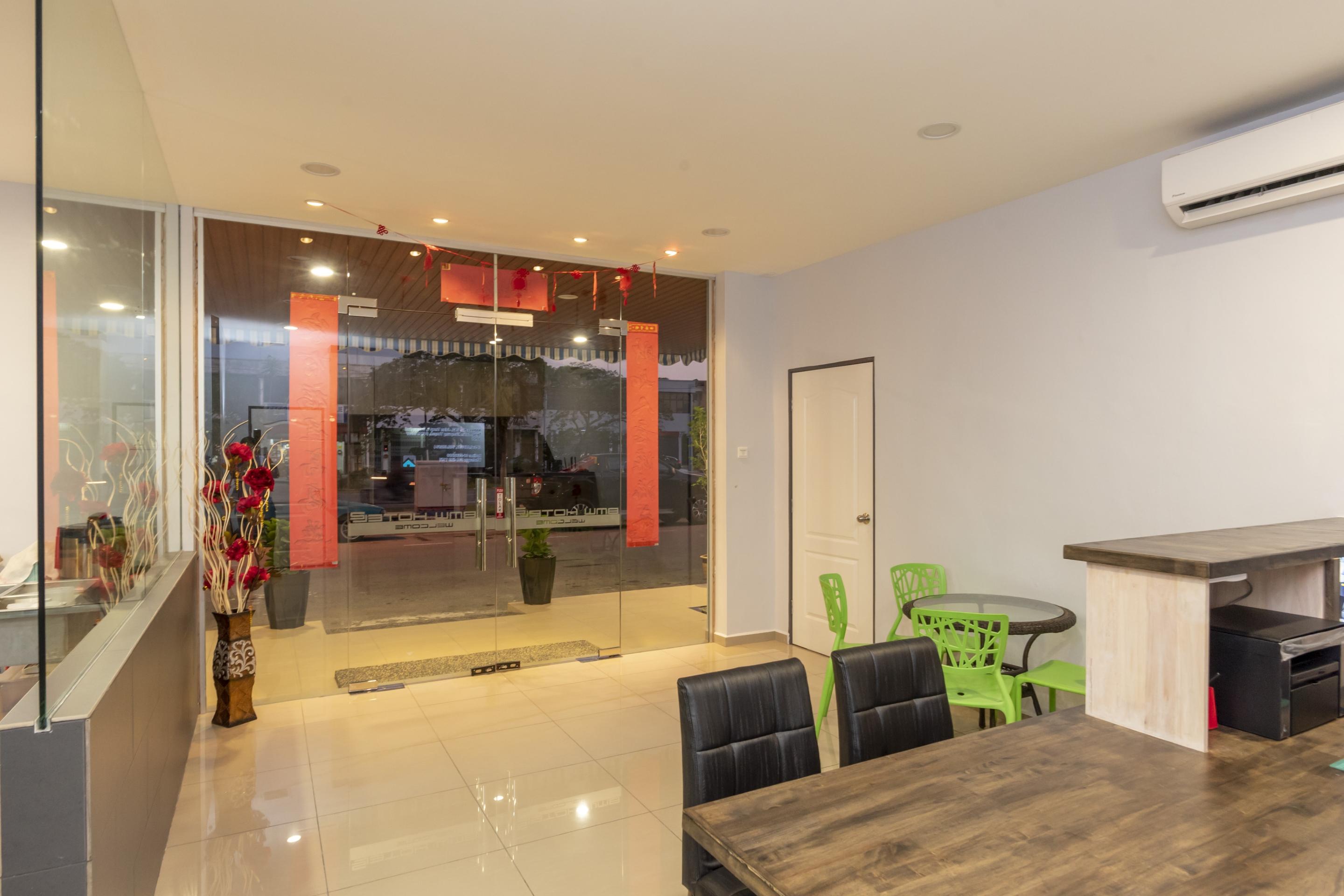 Oyo 778 Bmw 2 Hotel Muar Exterior foto