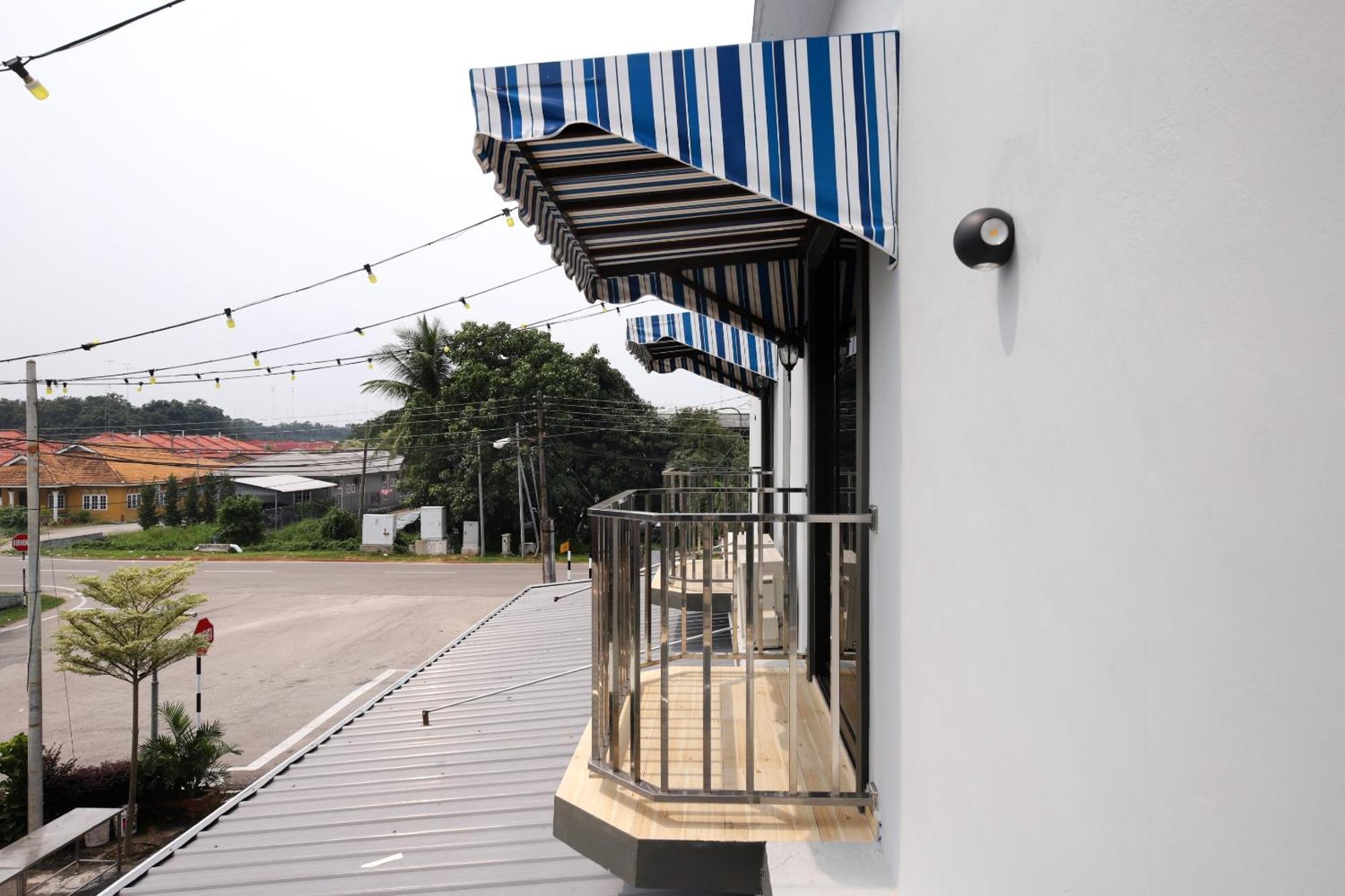 Oyo 778 Bmw 2 Hotel Muar Exterior foto