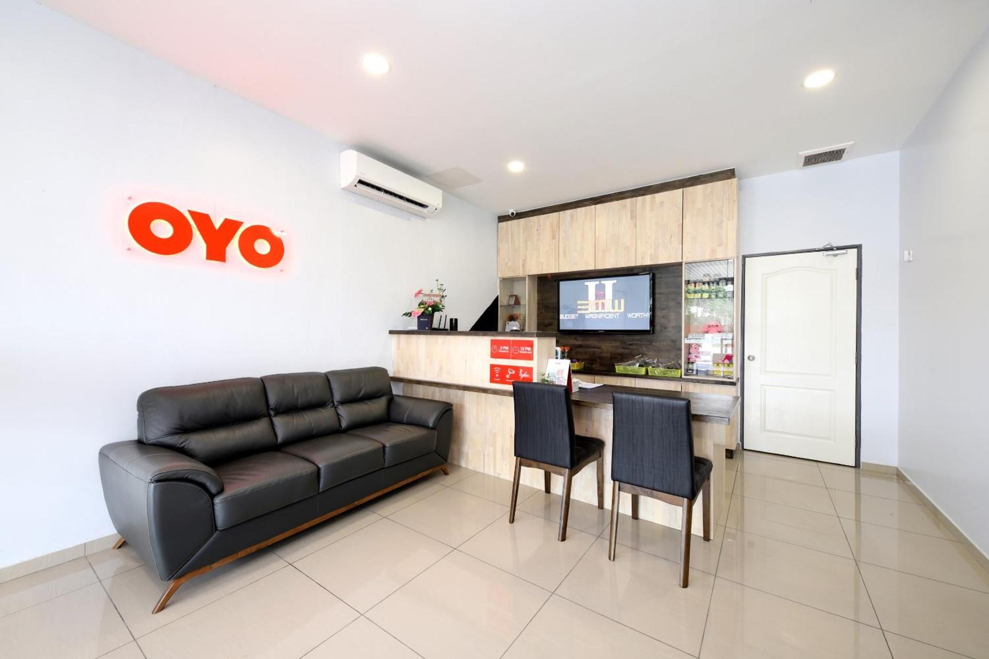 Oyo 778 Bmw 2 Hotel Muar Exterior foto